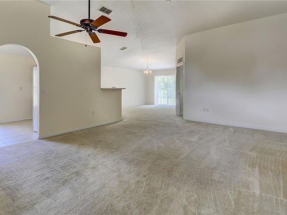 3rd image of 1085 New St E