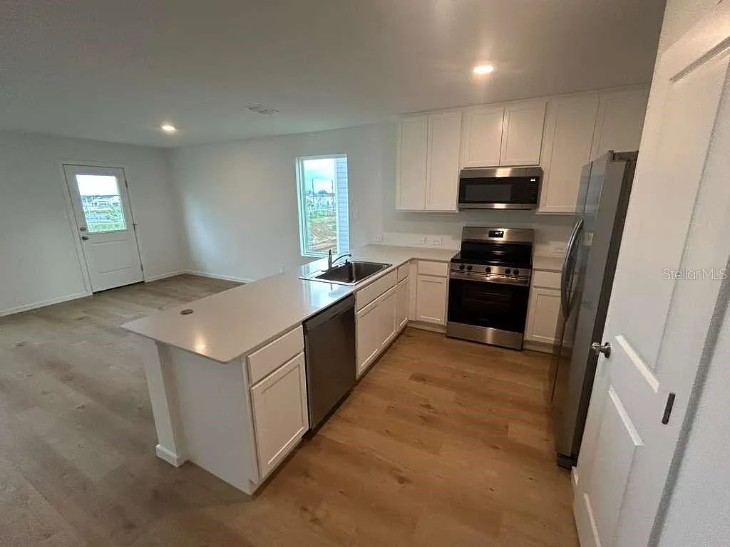 3 bed, 2.0 bath, 1460 sqft, $2,100 — Photo 4