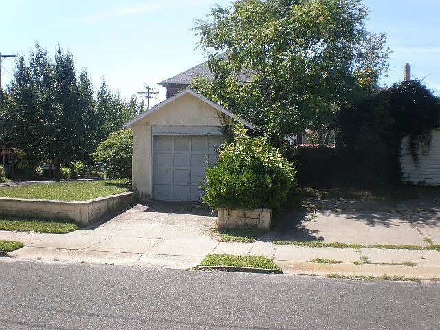 2nd image of 120 Franklin Ave