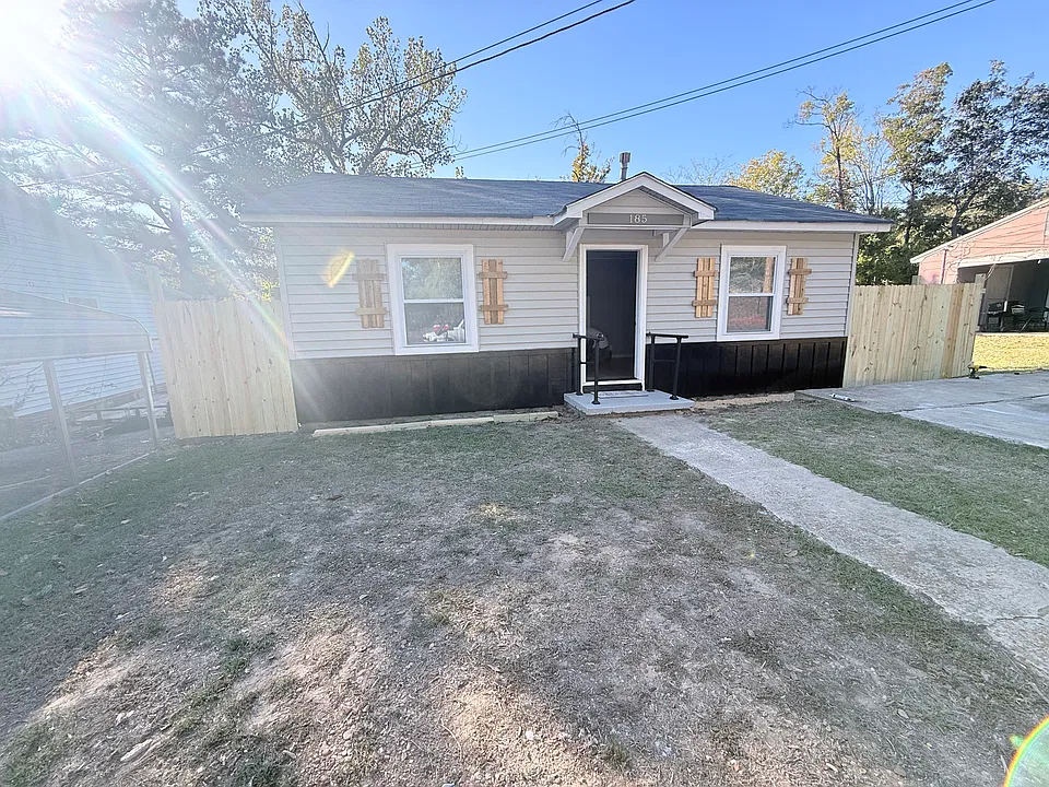 185 Little St