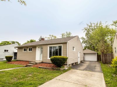 902 E Atherton Rd, Flint, MI, 48507