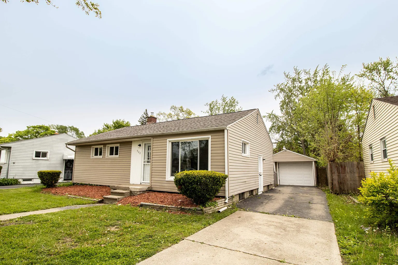 902 E Atherton Rd photo 1