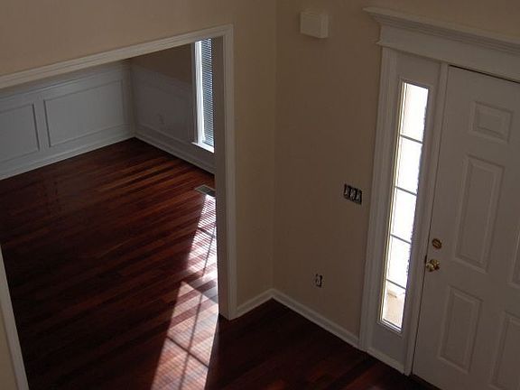 Entry Foyer w/formal dining room off to the left