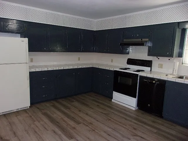 3 bed, 1.0 bath, 1350 sqft, $1,550 — Photo 3