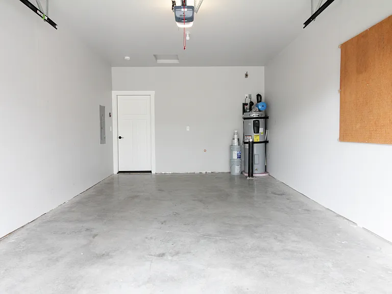 1037 SE Date Ave — Photo 32