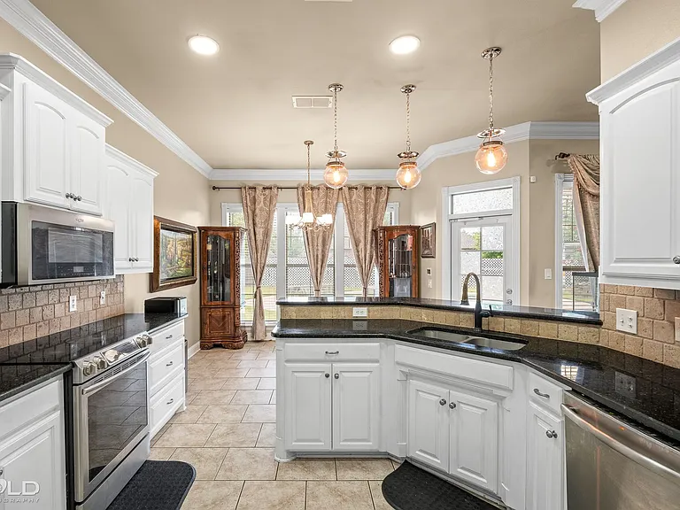 410 Half Moon Ln — Photo 22
