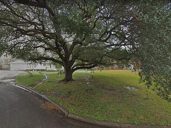 3rd image of 2201 8th St