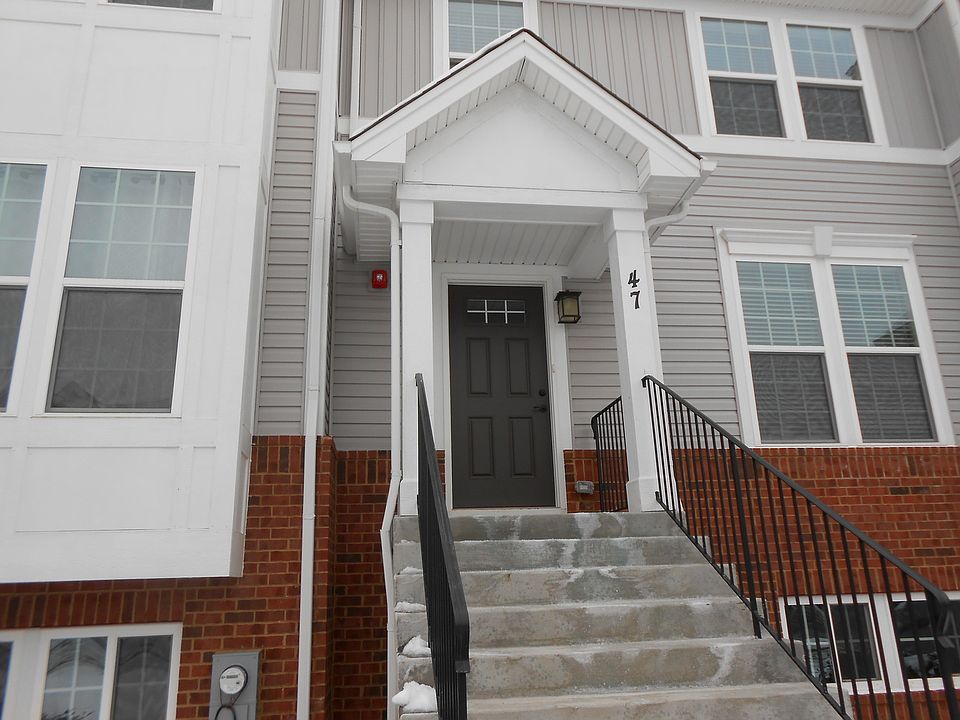 1st image of 47 Nicholas Dr W