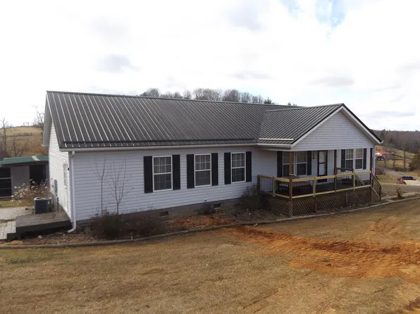 921 Whitetown Rd, Hillsville, VA 24343