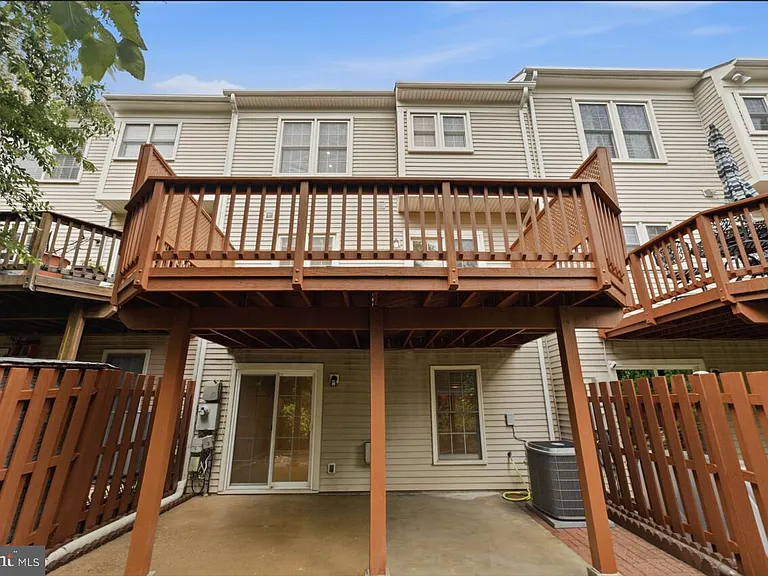 7035 Kings Manor Dr — Photo 52