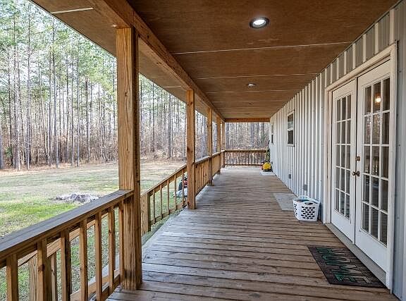 3rd image of 99 Ford Rd