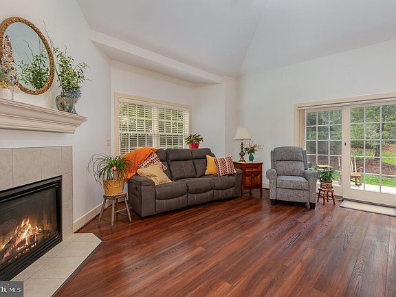3rd image of 4536 Laurelwood Dr