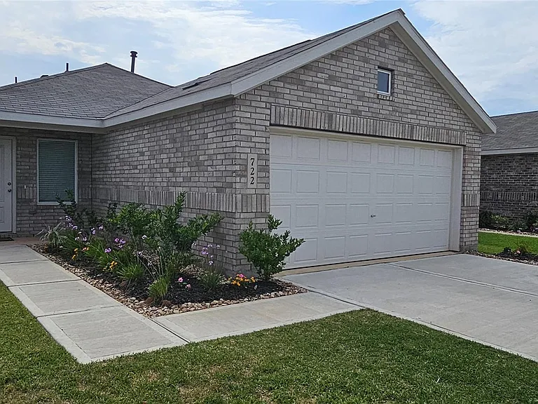 722 Falling Cave Dr — Photo 1