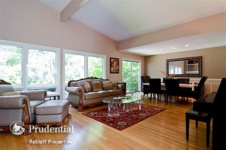 2nd image of 1029 Auburn Ave