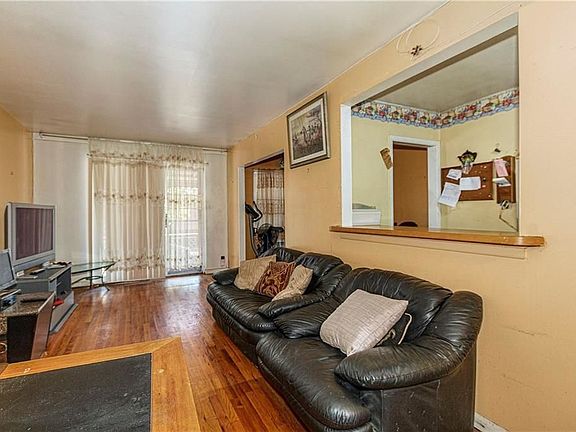 3rd image of 532 E 99th St