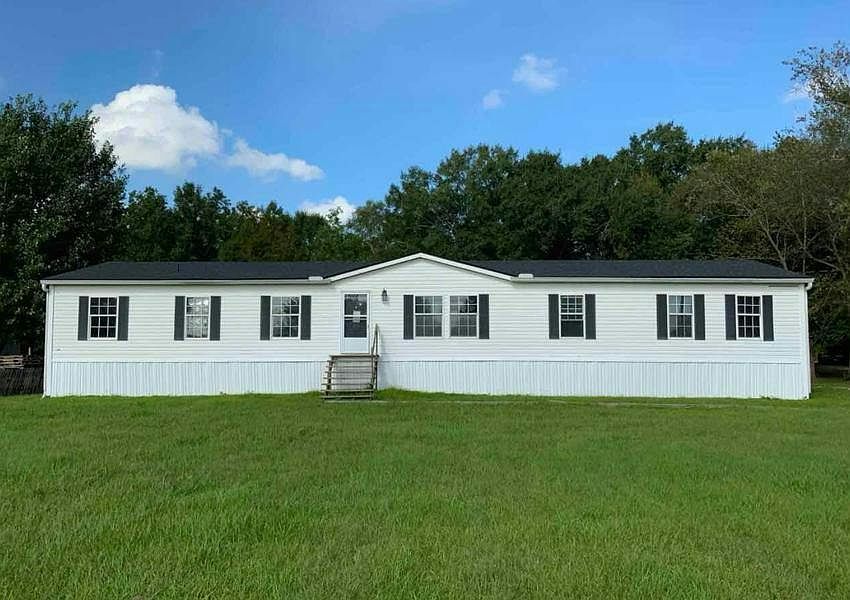 1st image of 107 Dassas St