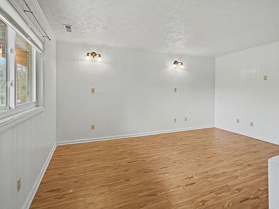 3rd image of 15 Woodstone Dr APT 24