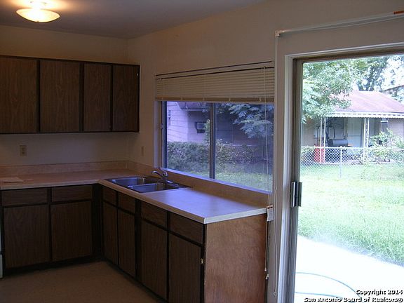 3rd image of 7651 Glen Hurst Dr