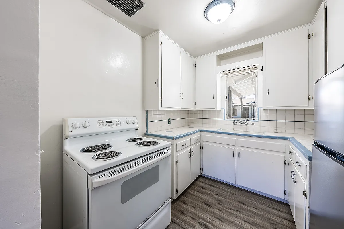 Primary Photo - 255 N Buchanan St #267