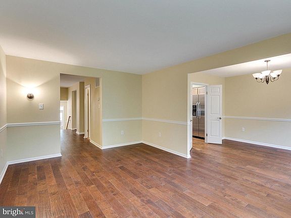 3rd image of 10403 Carriagepark Ct