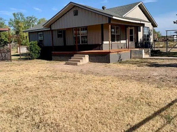 903 N 4th St, Mertzon, TX 76941