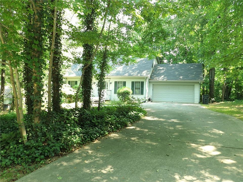 1st image of 102 Dogwood Pl