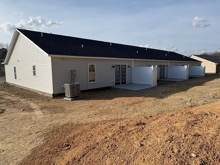 175 Fairfield Ln — Photo 3
