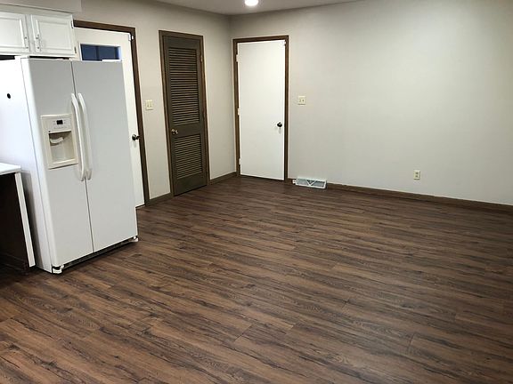5th image of 100 E Crabtree Cir