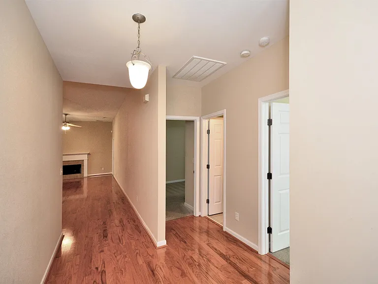 1009 Castlemaine Way — Photo 3