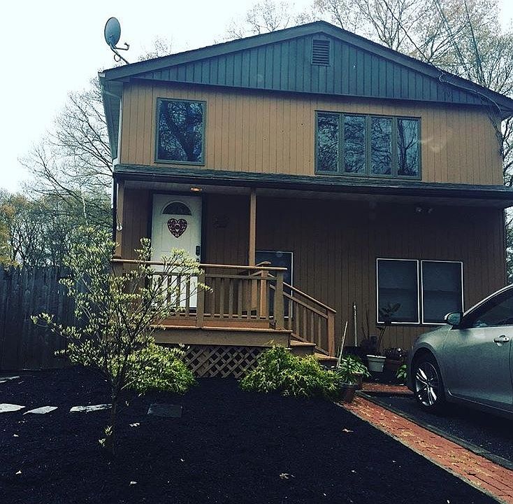 1st image of 216 Moriches Ave