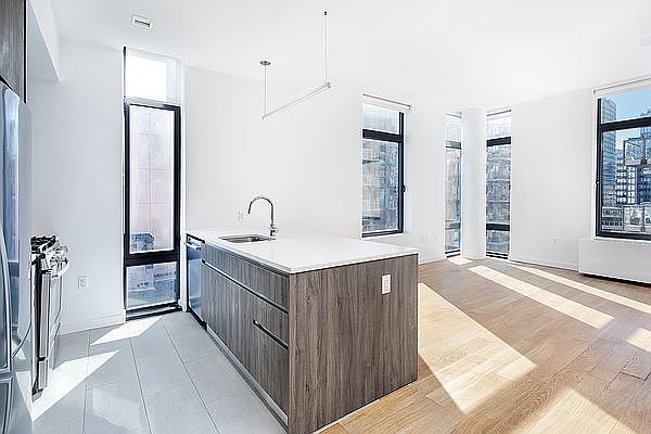 1st image of 4107 Crescent St APT 3G