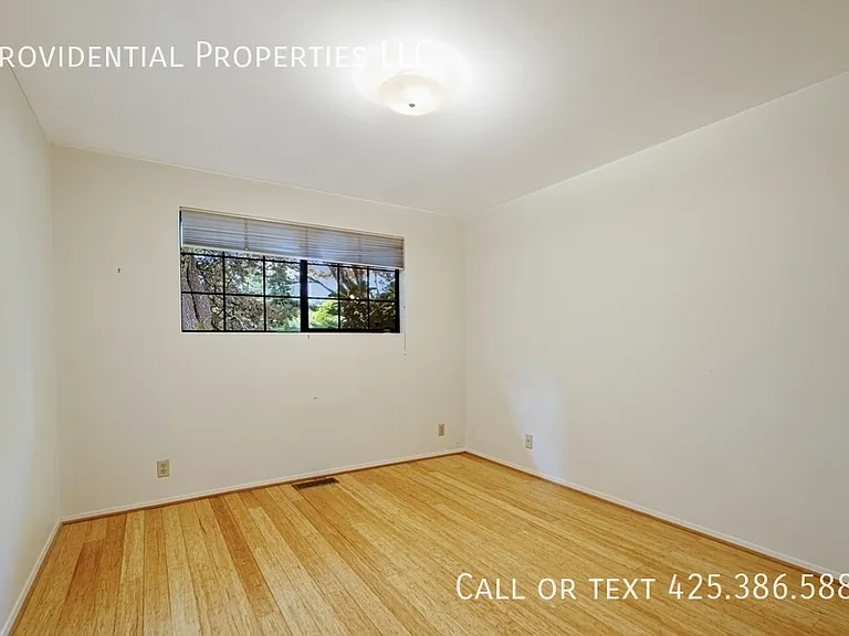 9530 NE 30th St — Photo 15