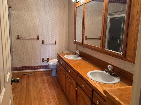 1600 Doran Rd APT A, Murray, KY 42071