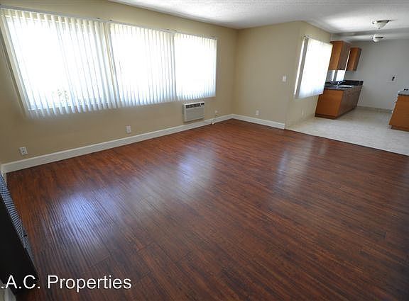 3rd image of 14025 Moorpark St APT 23