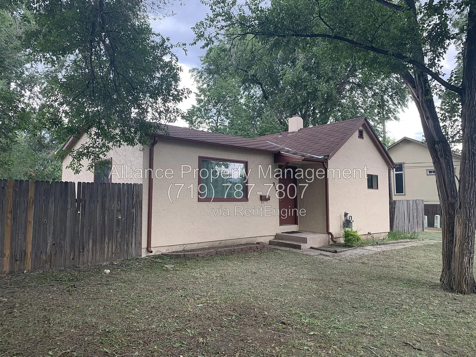 2 bed, 1.0 bath, 923 sqft, $1,295 — Photo 1