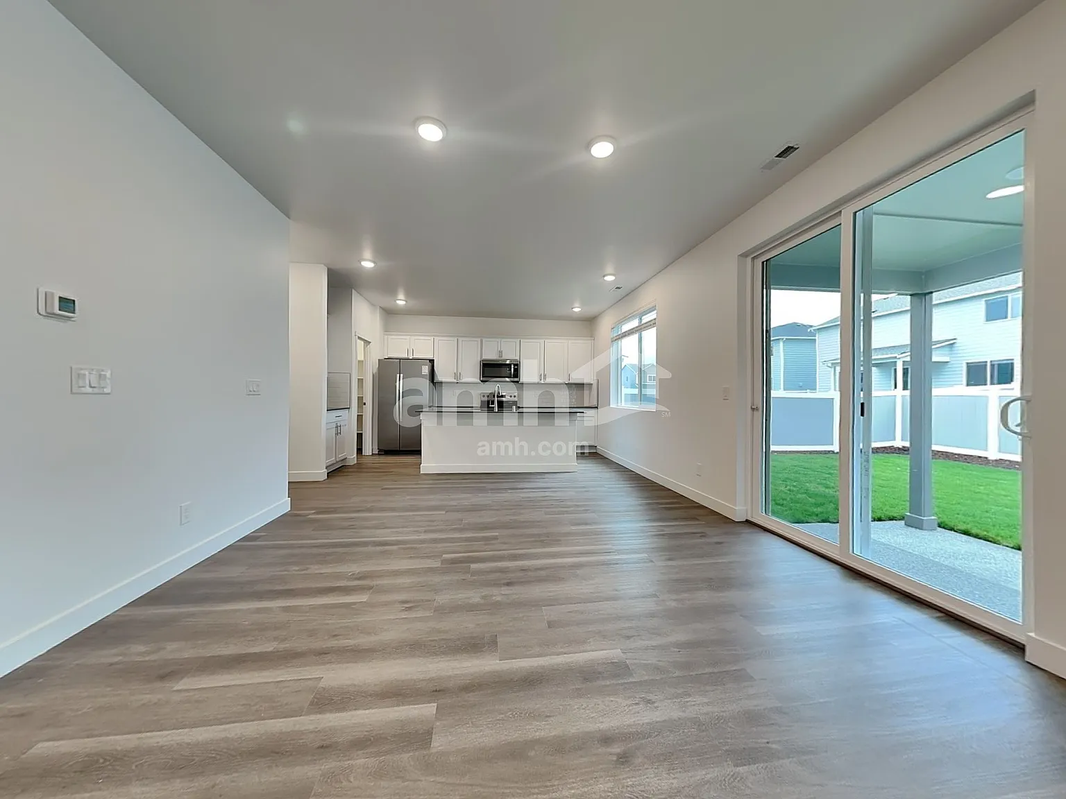 4 bed, 2.5 bath, 2208 sqft, $3,265 — Photo 4