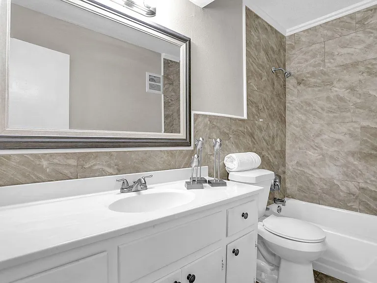 Rhodes Townhomes — Photo 16