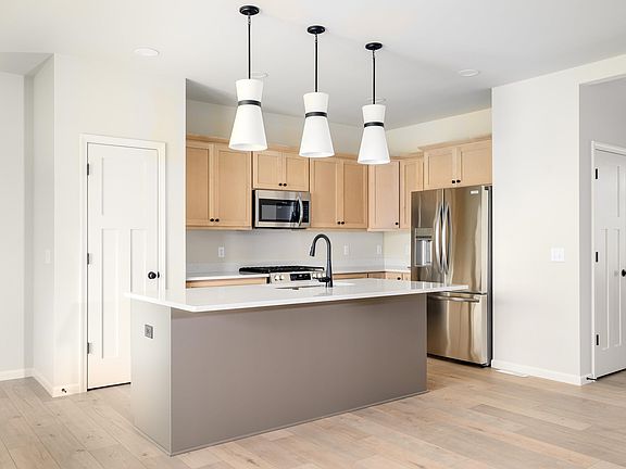 3rd image of 2046 Leopold Way