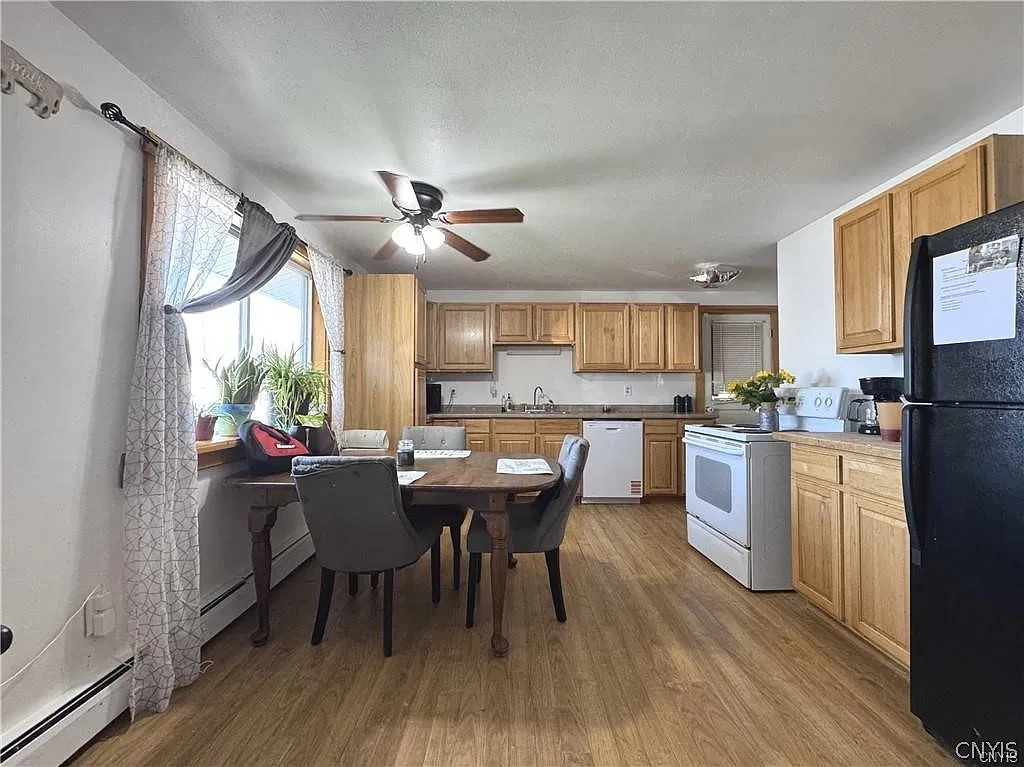 2 bed, 1.0 bath, 2718 sqft, $1,200 — Photo 3