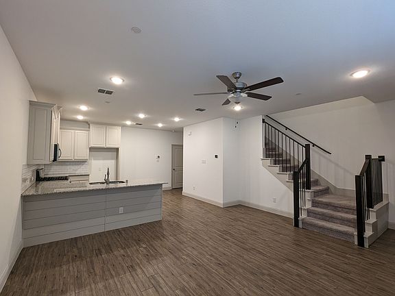 4th image of 2654 Dodson St