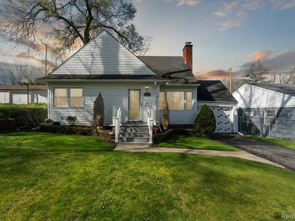 3701 Brentwood Dr, Flint, MI 48503