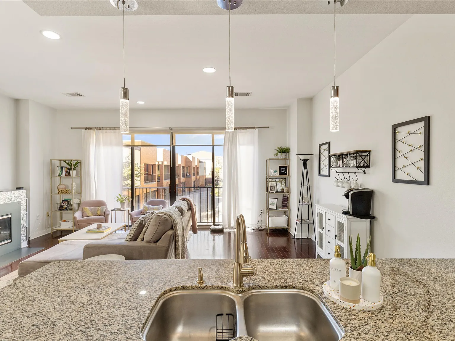 2 bed, 2.5 bath, 1586 sqft, $3,195 — Photo 3
