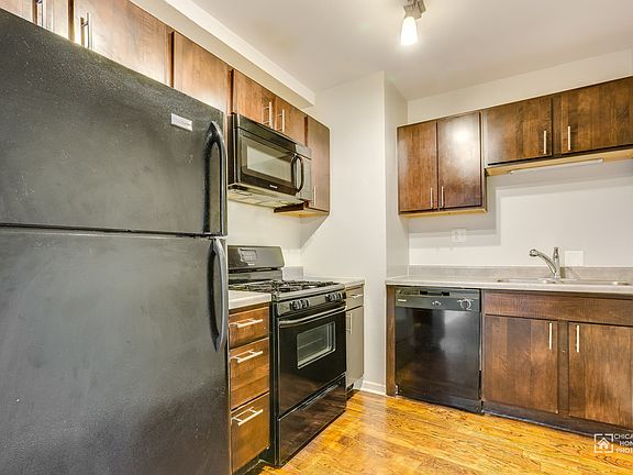Sheridan 7301 N Apartment Rentals With Virtual Tours Chicago Il Zillow