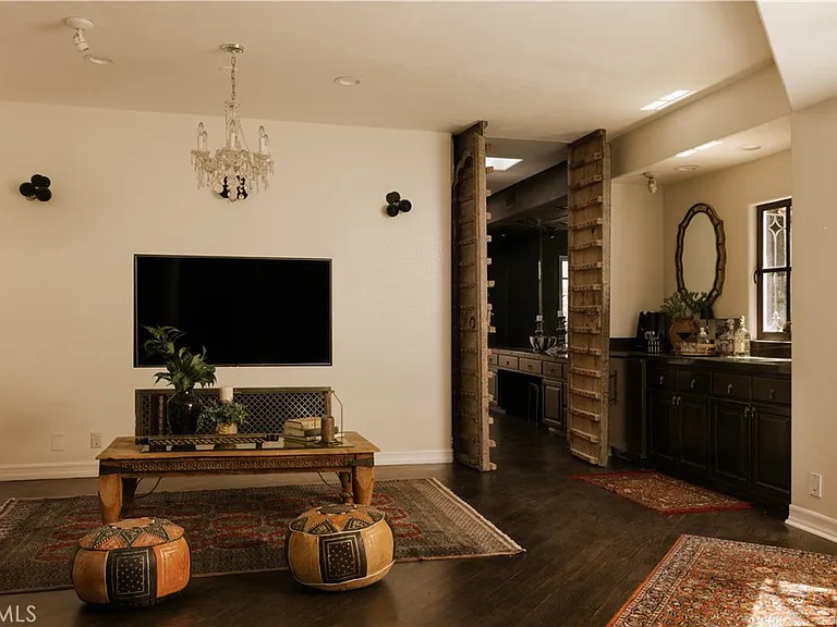 4909 Woodley Ave — Photo 26