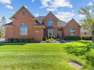 51304 Shadywood Dr, Macomb, MI 48042