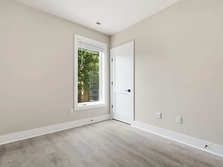 727 16th St NE — Photo 56