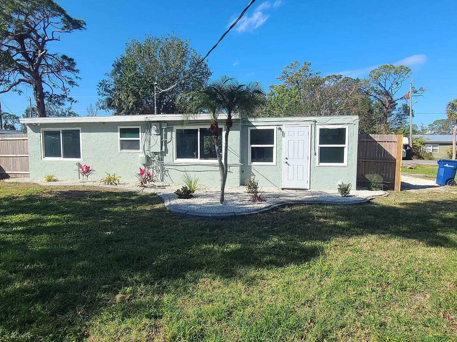 105 Magnolia Ave — Photo 2