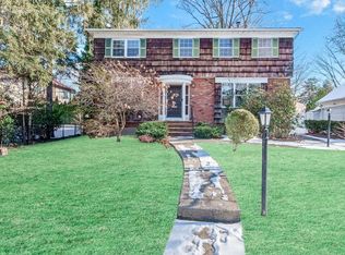 61A Station Rd, Great Neck, NY 11023