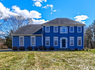 10 Buckingham Ln, West Hartford, CT 06117