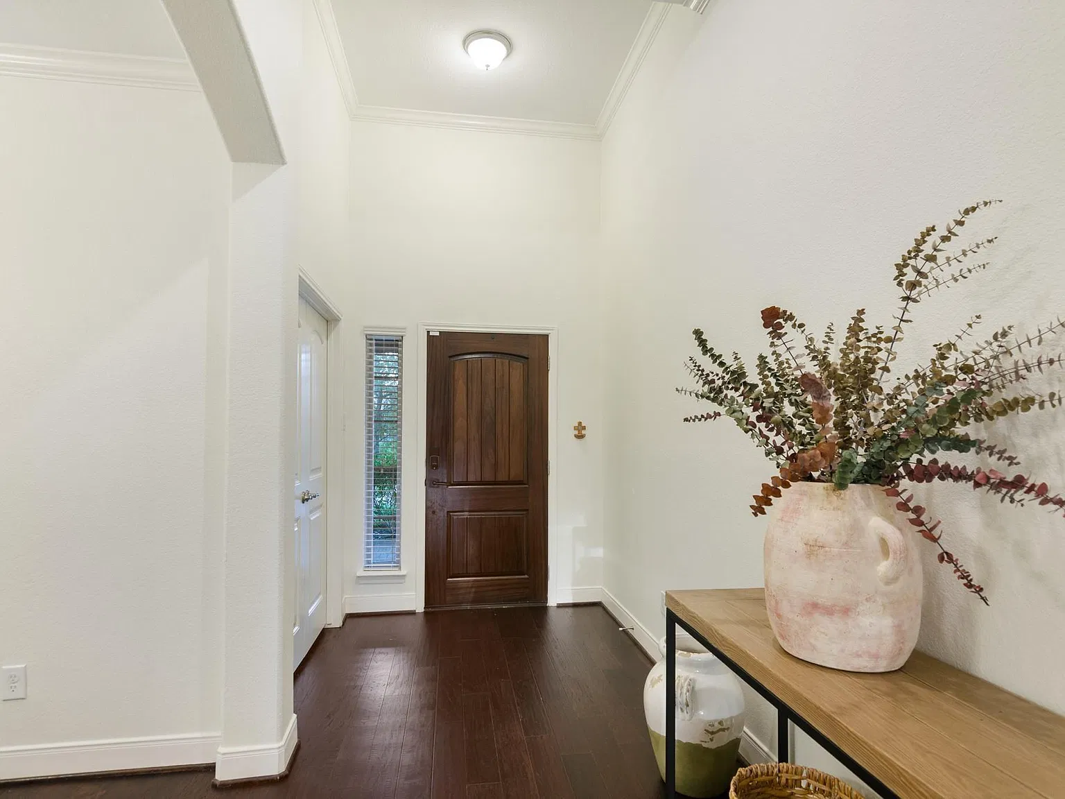 3 bed, 2.5 bath, 2354 sqft, $3,150 — Photo 3
